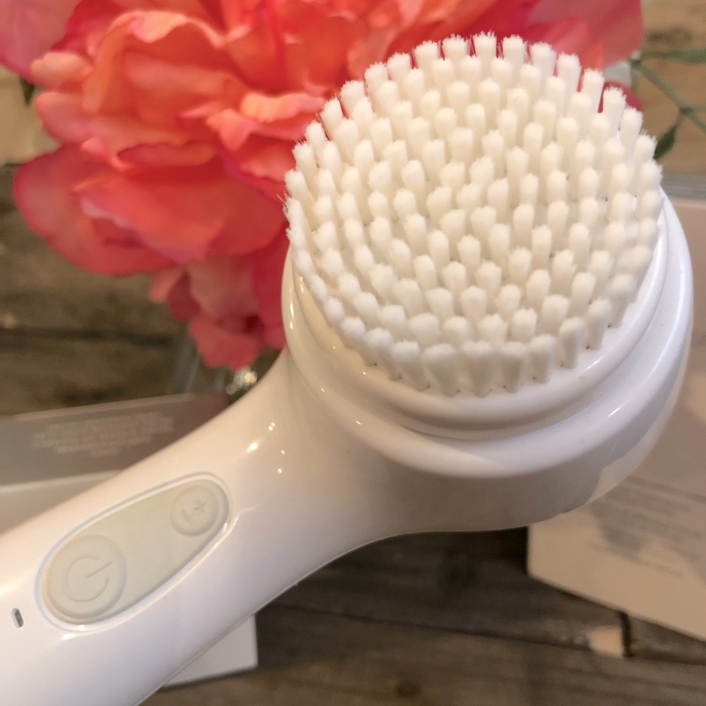 Mary Kay Sonic Skinvigorate facial cleansing brush. EUC
